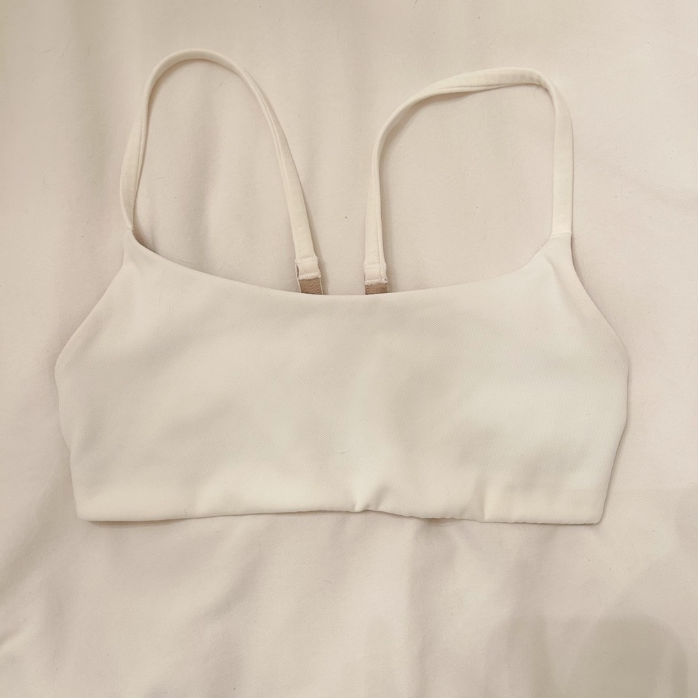 Lululemon Wunder Train Strappy Racer Bra in white size 4